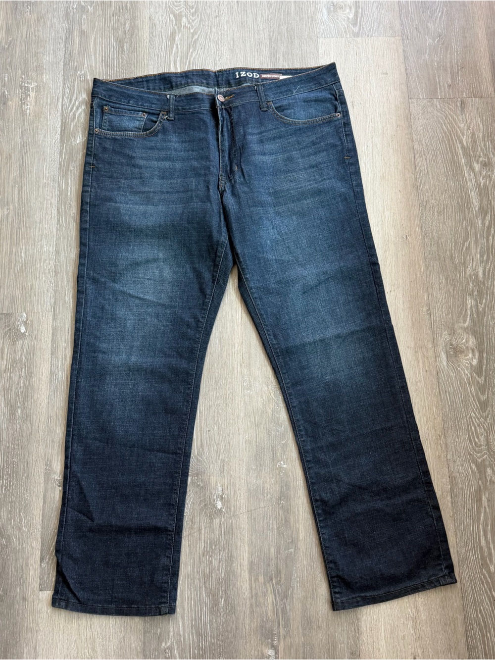 Izod Men's straight comfort fit 38x32 Jeans in Dark Blue Wash